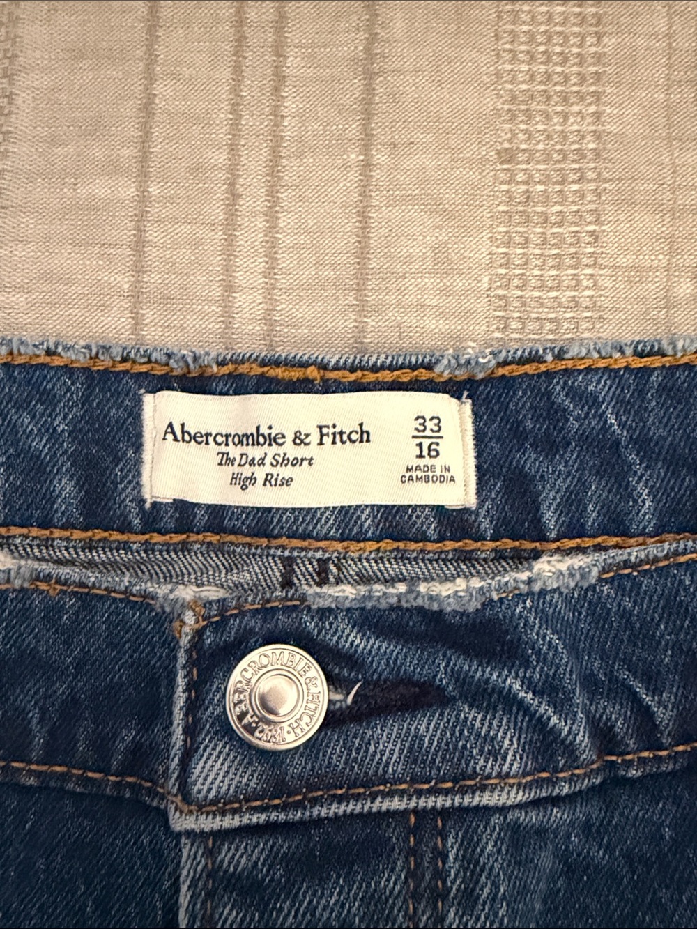 Abercrombie & Fitch The Dad Short High Rise Classic Blue Frayed Denim Shorts - Picture 3 of 3